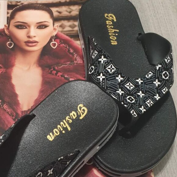 Fashion Sandals Flip Flops Summer Beach Fashion Black Clover Design Casual Wear - Picture 1 of 6